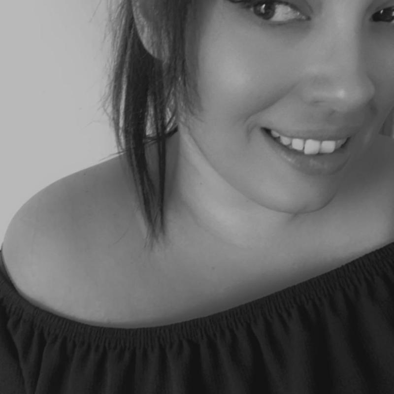 Melissa Joly (Mel), Étudiante en droit et conseillère...
