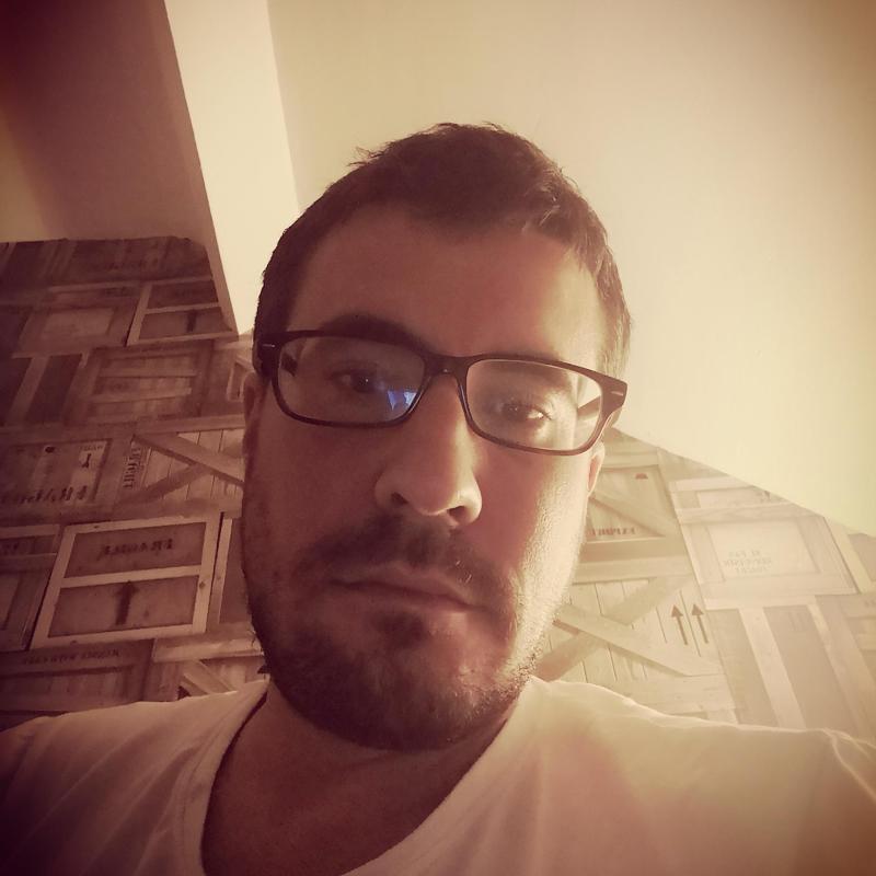 Youenn Plouzennec (Le dédoublé), 1, 72. Brun, myope, sportif déchu,...