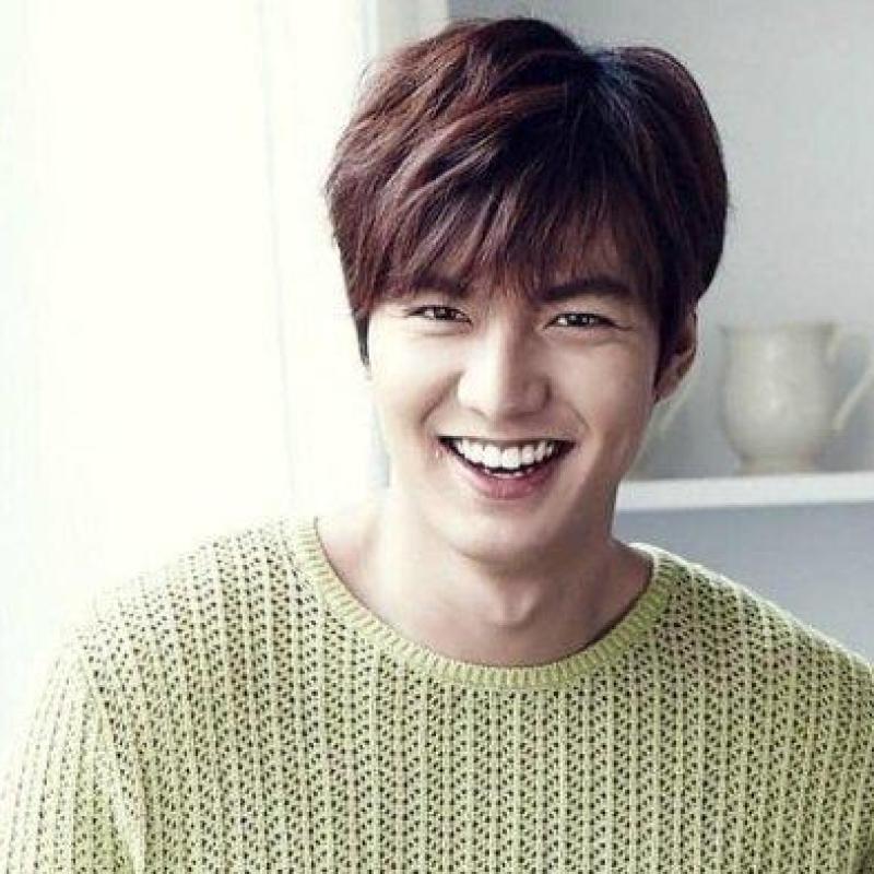 Min-ho Lee (Minoz), Aime voyager. Actuellement en...