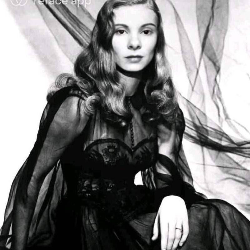 Rebecca Duchêne (La plume assassine), Romancière de polar, elle connait...