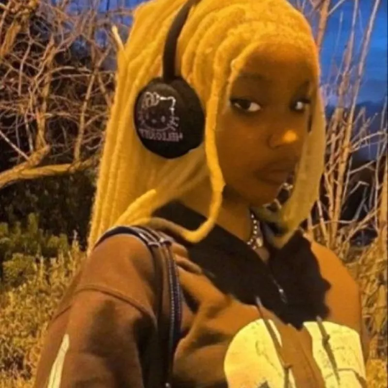 Ayana Rocks (Curry)