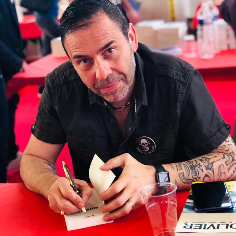 Eric Oliva, Auteur de polar, major à la brigade...